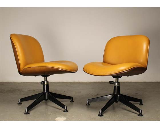 Pair of italian swiven chairs by Ico Parisi for MIM in the 50s
